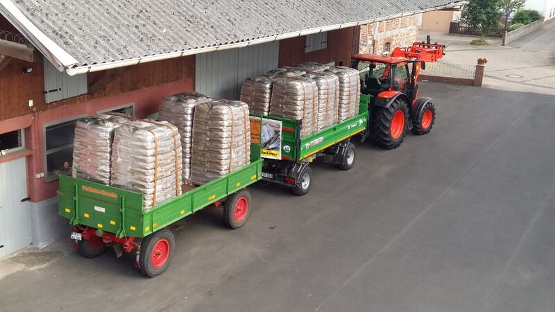 Pellets-Paletten im Lager